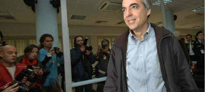 Βγήκε από τη φυλακή ο Δημήτρης Κουφοντίνας: Θα φτιάξω τα μελίσσια μου, θα δω την οικογένειά μου